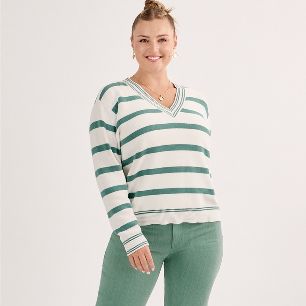 Cabi Spring 25 Arena V-Neck Pullover M